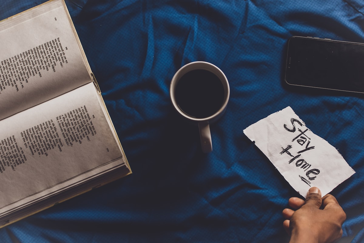 Waarom steeds meer mensen hun telefoon wegleggen